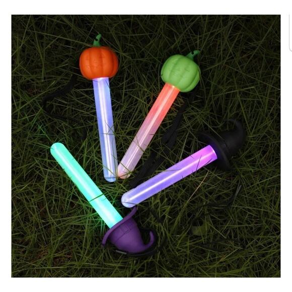 6 Choice Halloween LED 6" Glow Stick Wrist Strap W/battery Skull Ghost Pumpkin - Picture 1 of 6